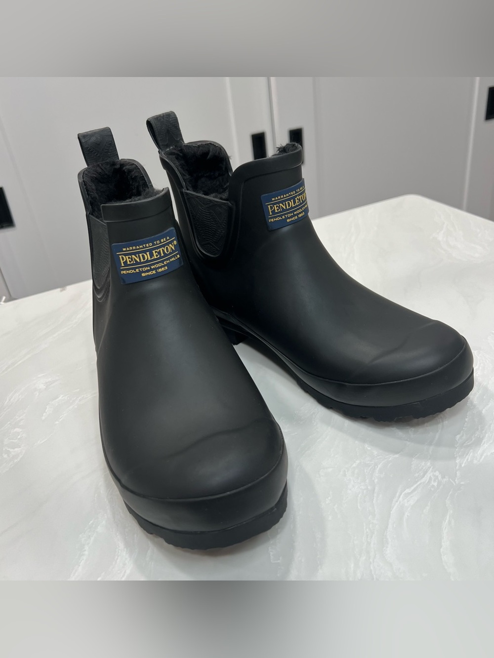 Pendleton Black Chelsea Waterproof Rain Boots Women’s Size 9